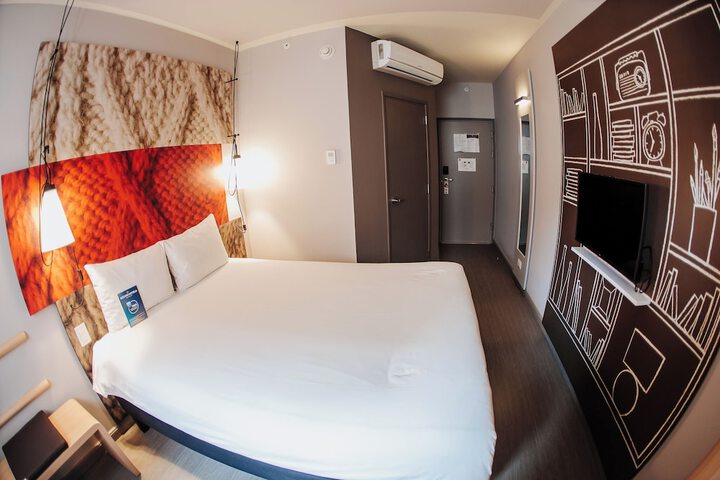 Room 11 of 118
