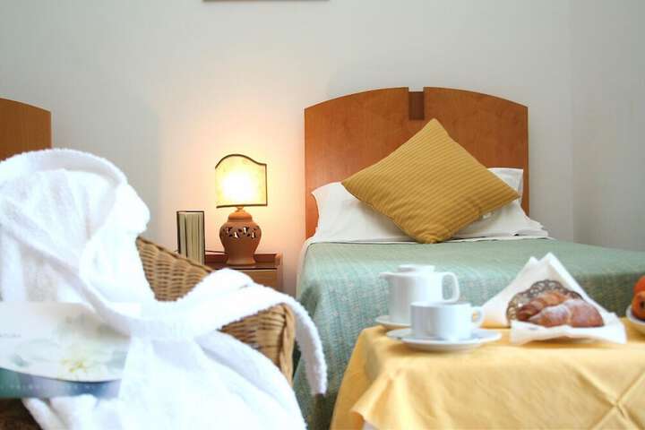 Room 4 of 32