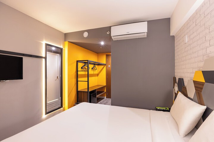 Room 6 of 47