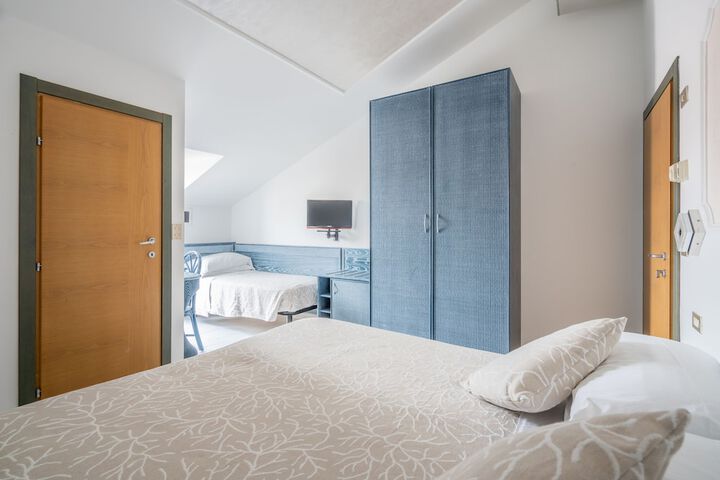 Room 25 of 169