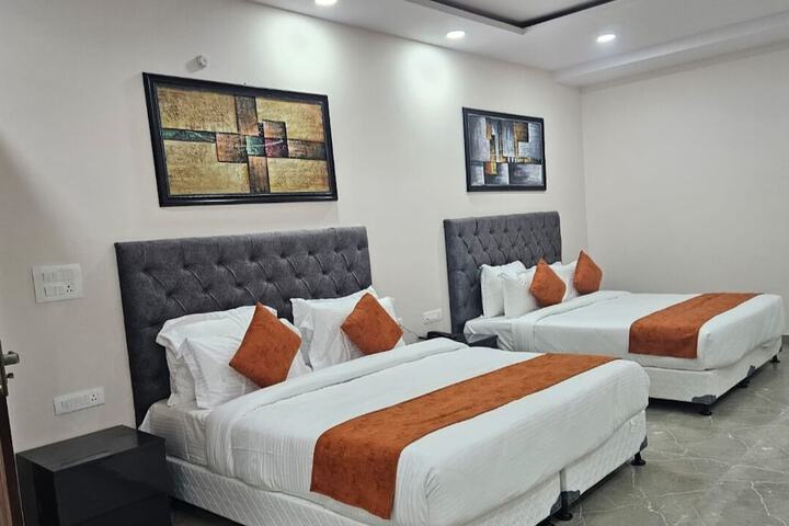 Room 4 of 6