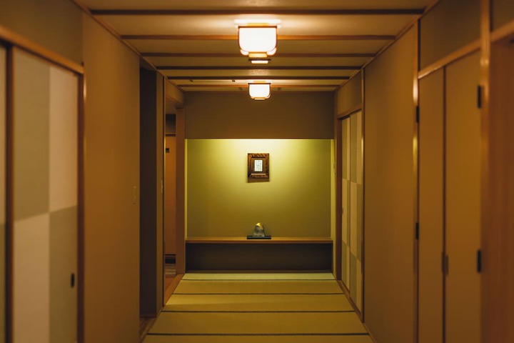 Room 11 of 48