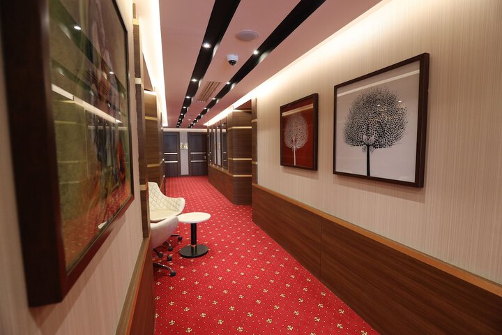 Ballroom/Hall 33 of 50