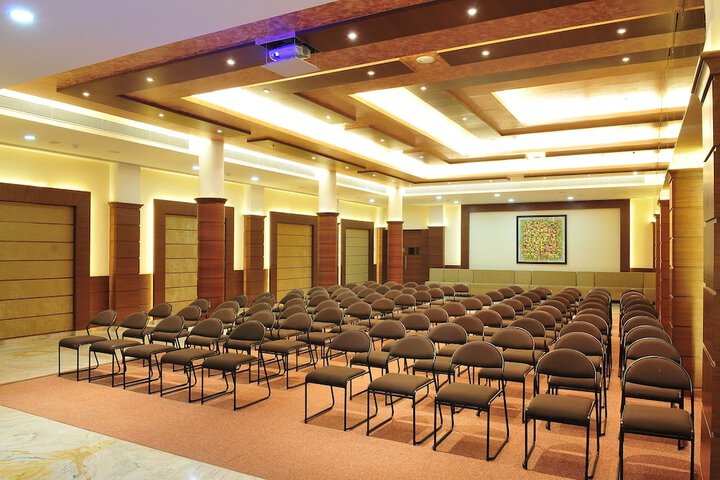 Ballroom/Hall 2 of 7