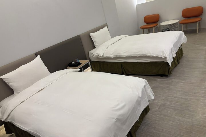 Room 54 of 82