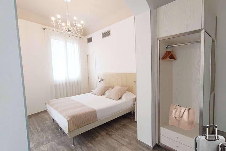 Room 9 of 31
