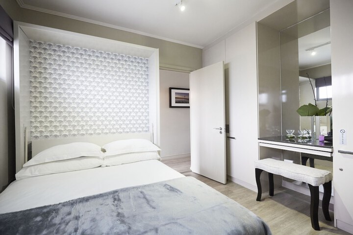 Room 13 of 83