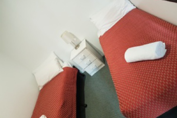 Room 92 of 876