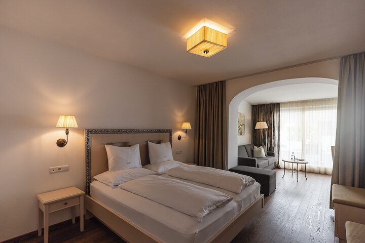 Room 4 of 79