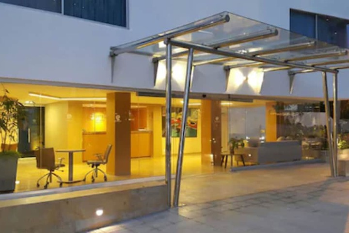 Entrance & Lobby