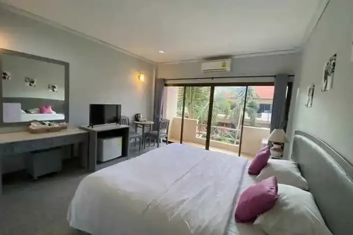 Room 3 of 9