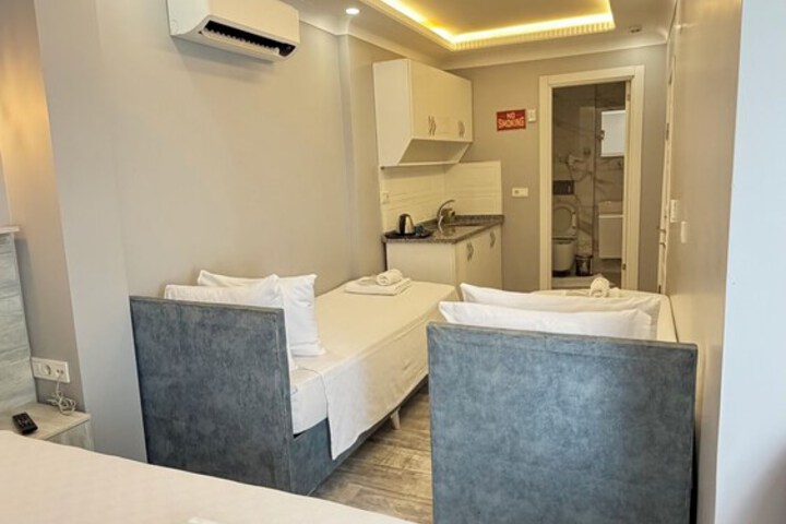 Room 12 of 105