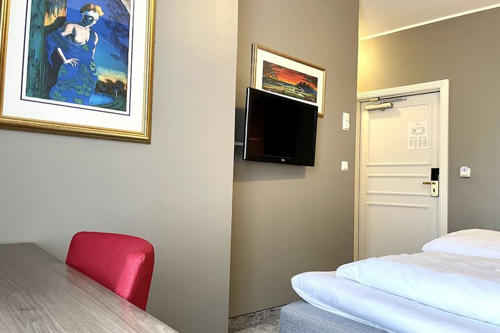 Room 11 of 26