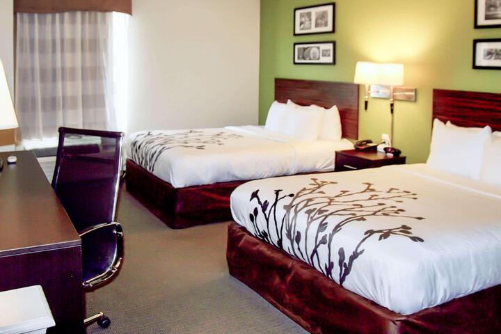 1 Queen Bed (4 of 7)