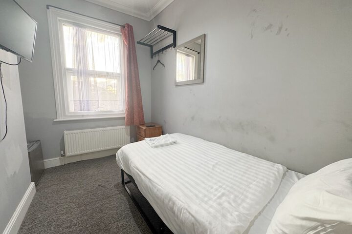 Room 32 of 85