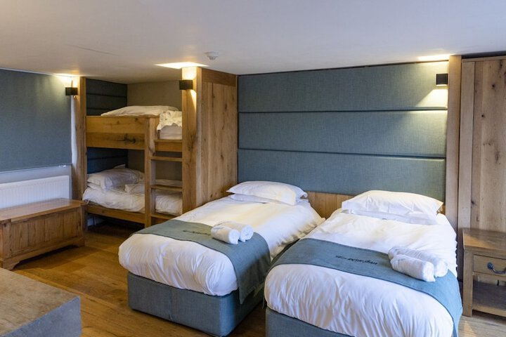 Room 9 of 40