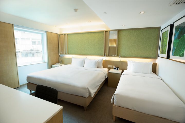 Room 53 of 220