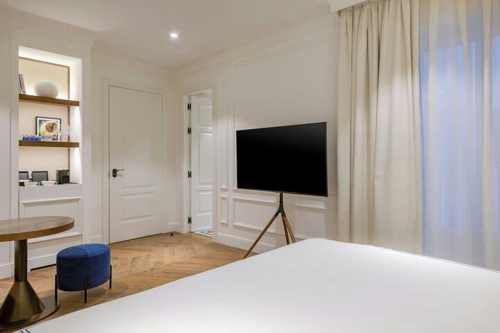 Room 20 of 53
