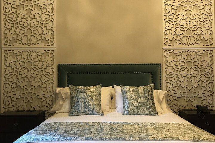 Room 12 of 74