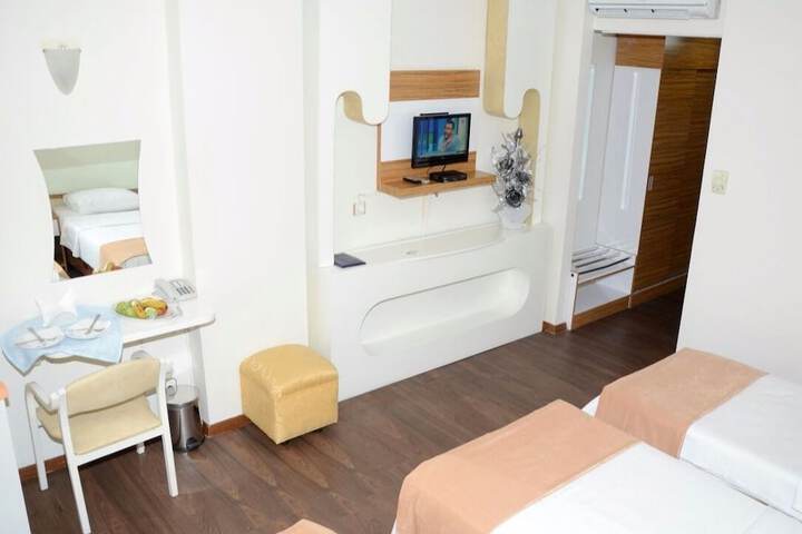 Room 13 of 34