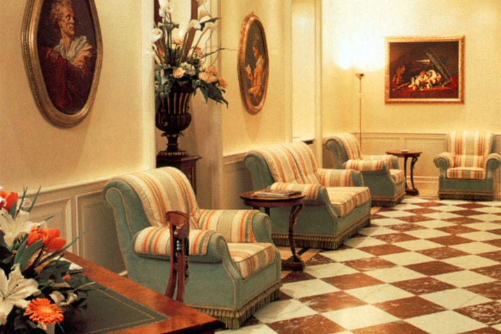 Entrance & Lobby