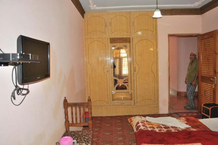 Room 10 of 61