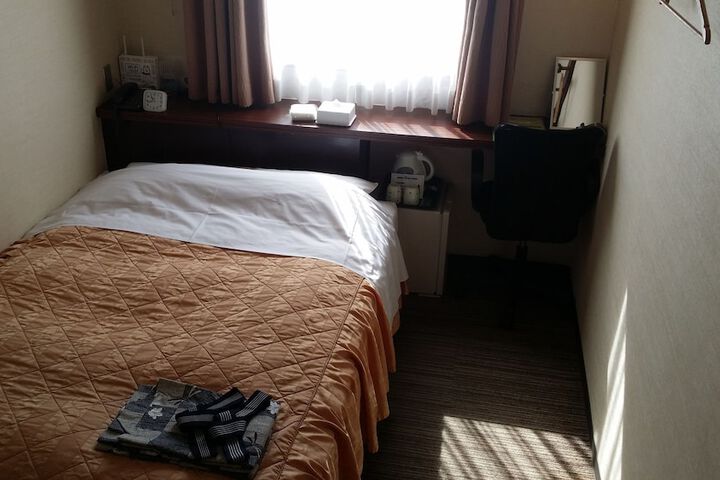 Room 6 of 42