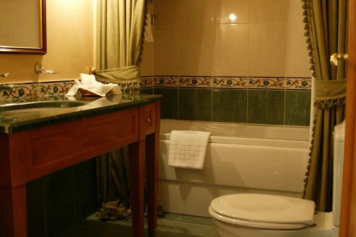 Room 21 of 21