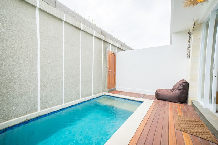 Pool 14 of 28