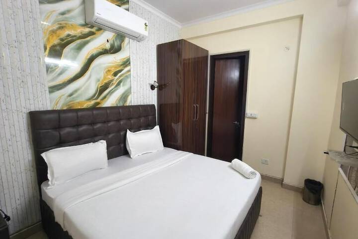 Room 18 of 34