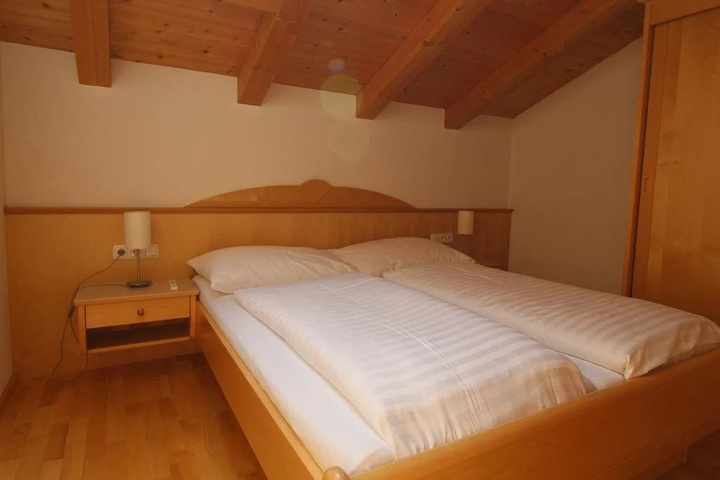 Room 4 of 17