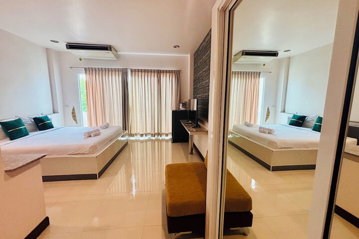 Room 5 of 68