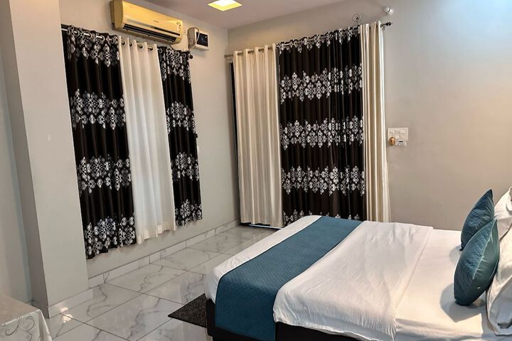 Room 2 of 4