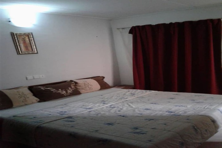Room 5 of 11