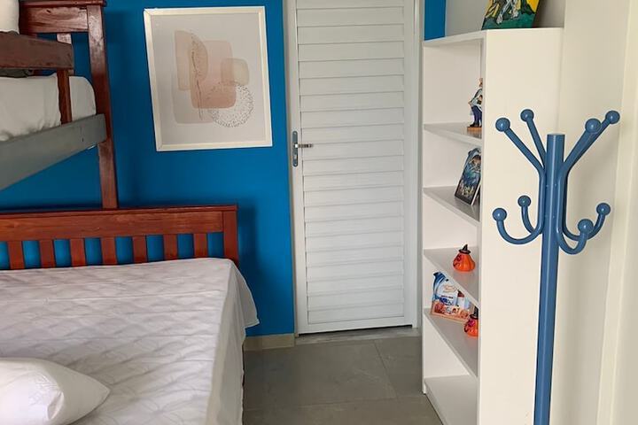 Room 5 of 8