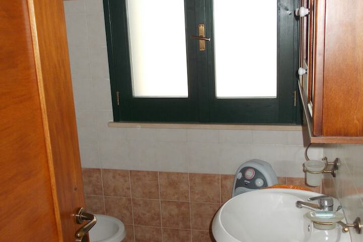 Room 15 of 46