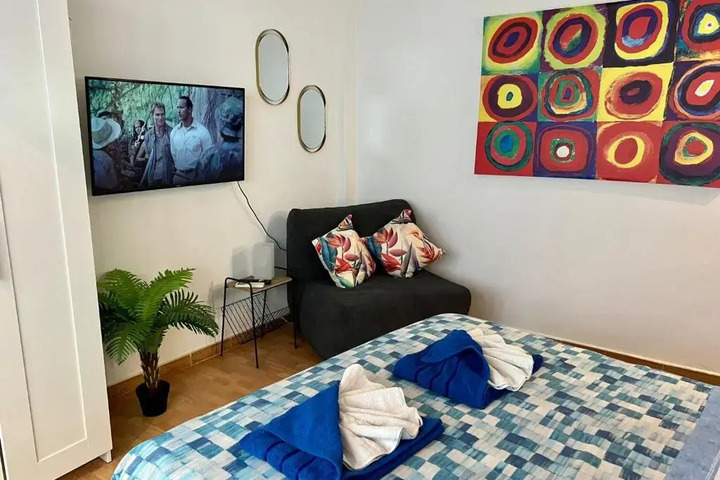 Room 5 of 12