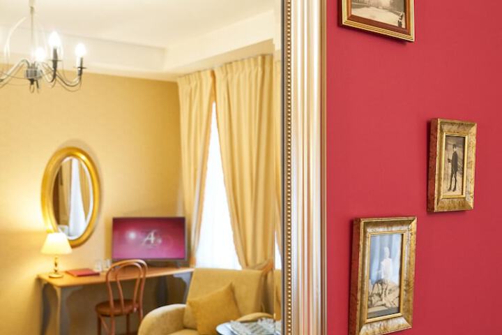 Room 16 of 38