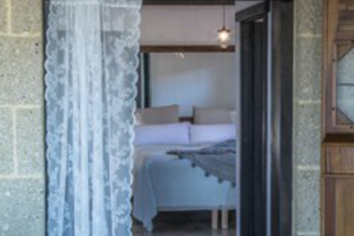 Room 18 of 34