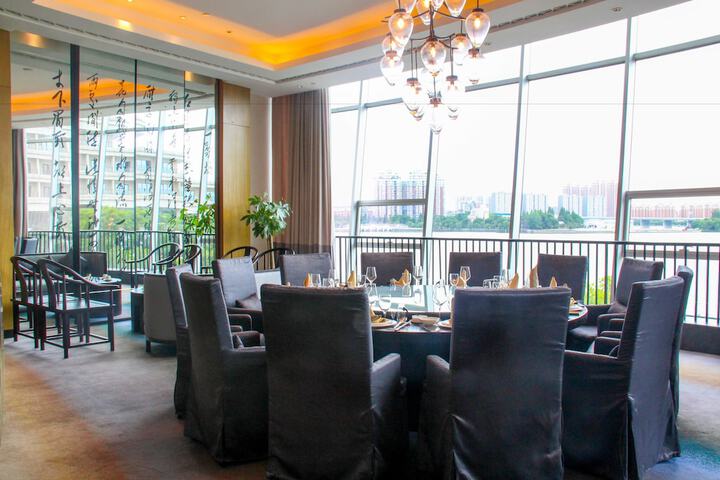 Dining 44 of 62