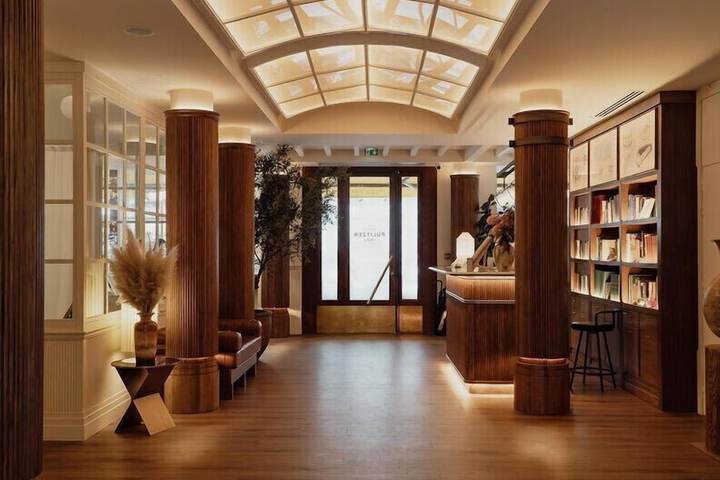 Guest Lobby