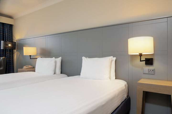 Room 41 of 100