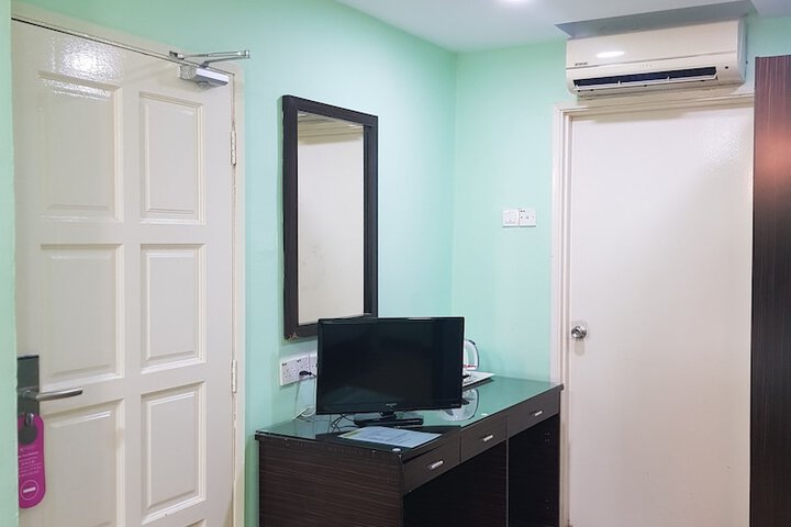 Room 13 of 40