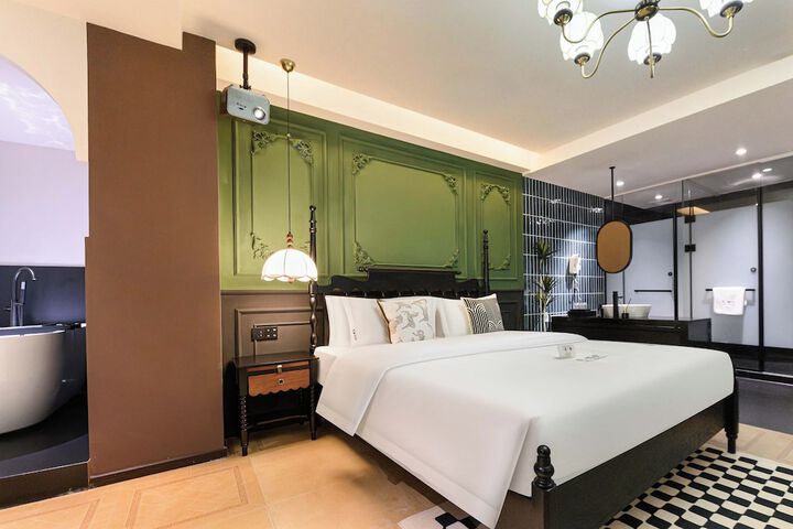 Room 27 of 112