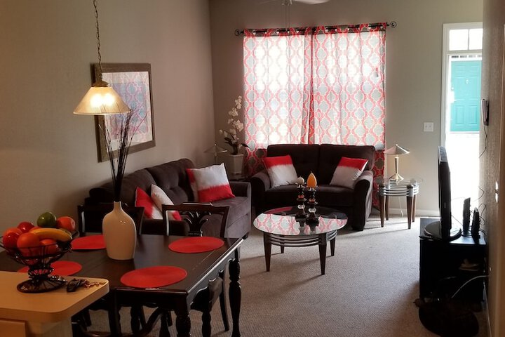 Room 6 of 10