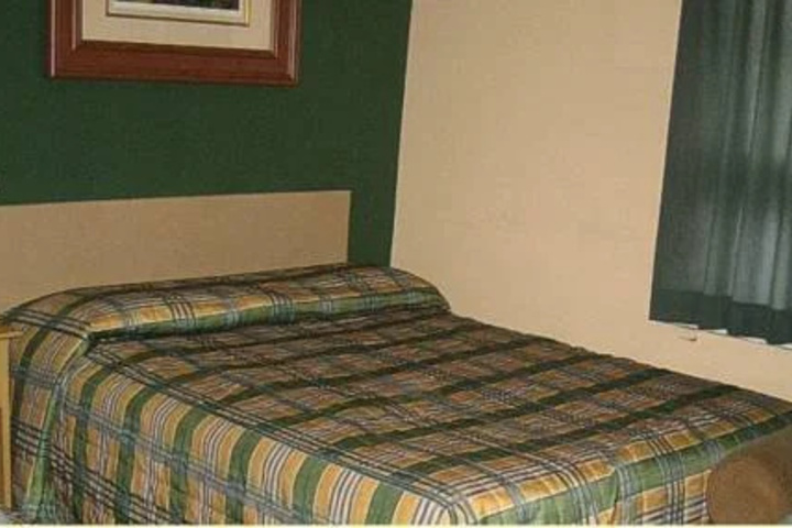Room 2 of 25