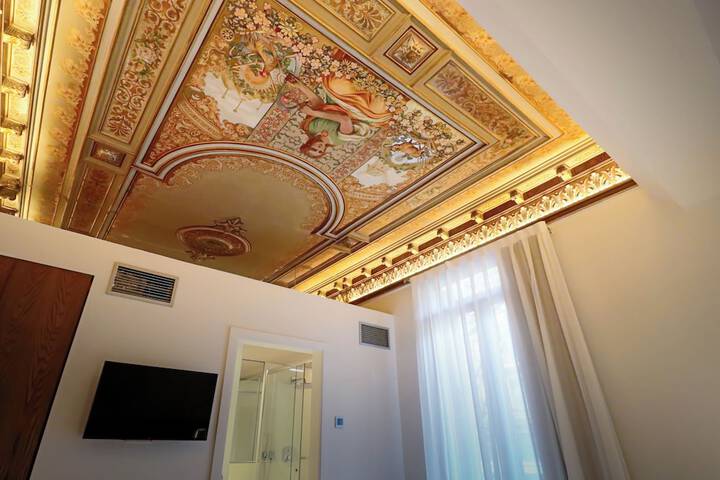 Room 12 of 70