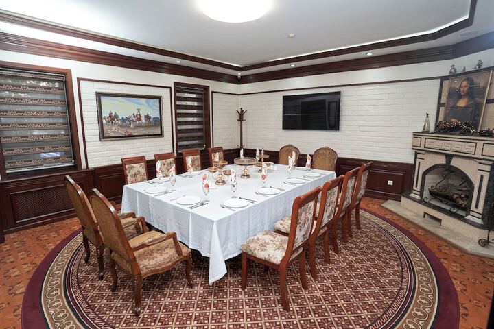 Dining 63 of 88