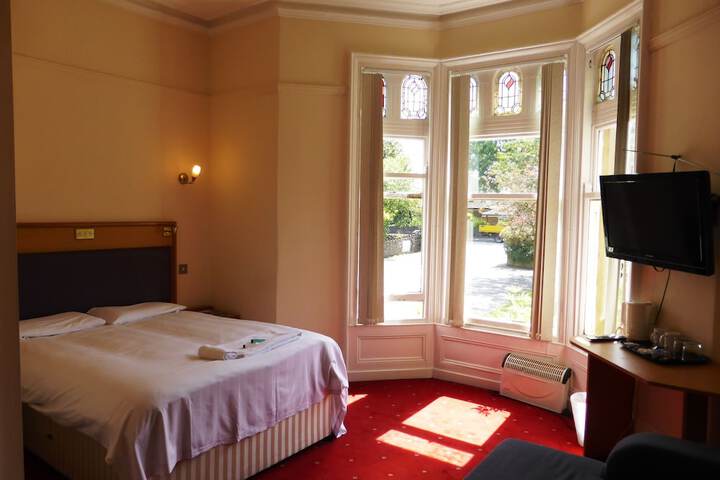 Room 6 of 20