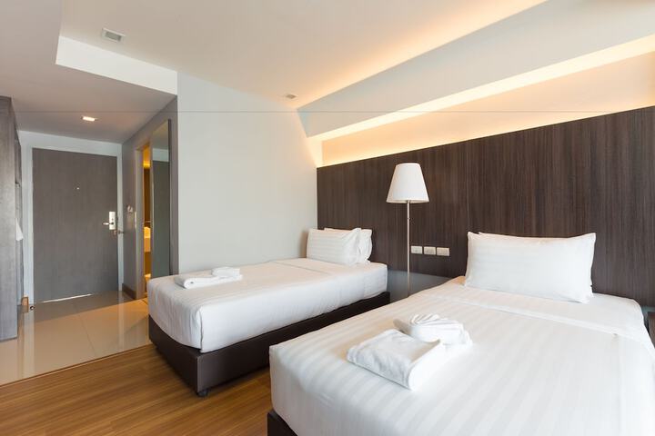 Room 6 of 37